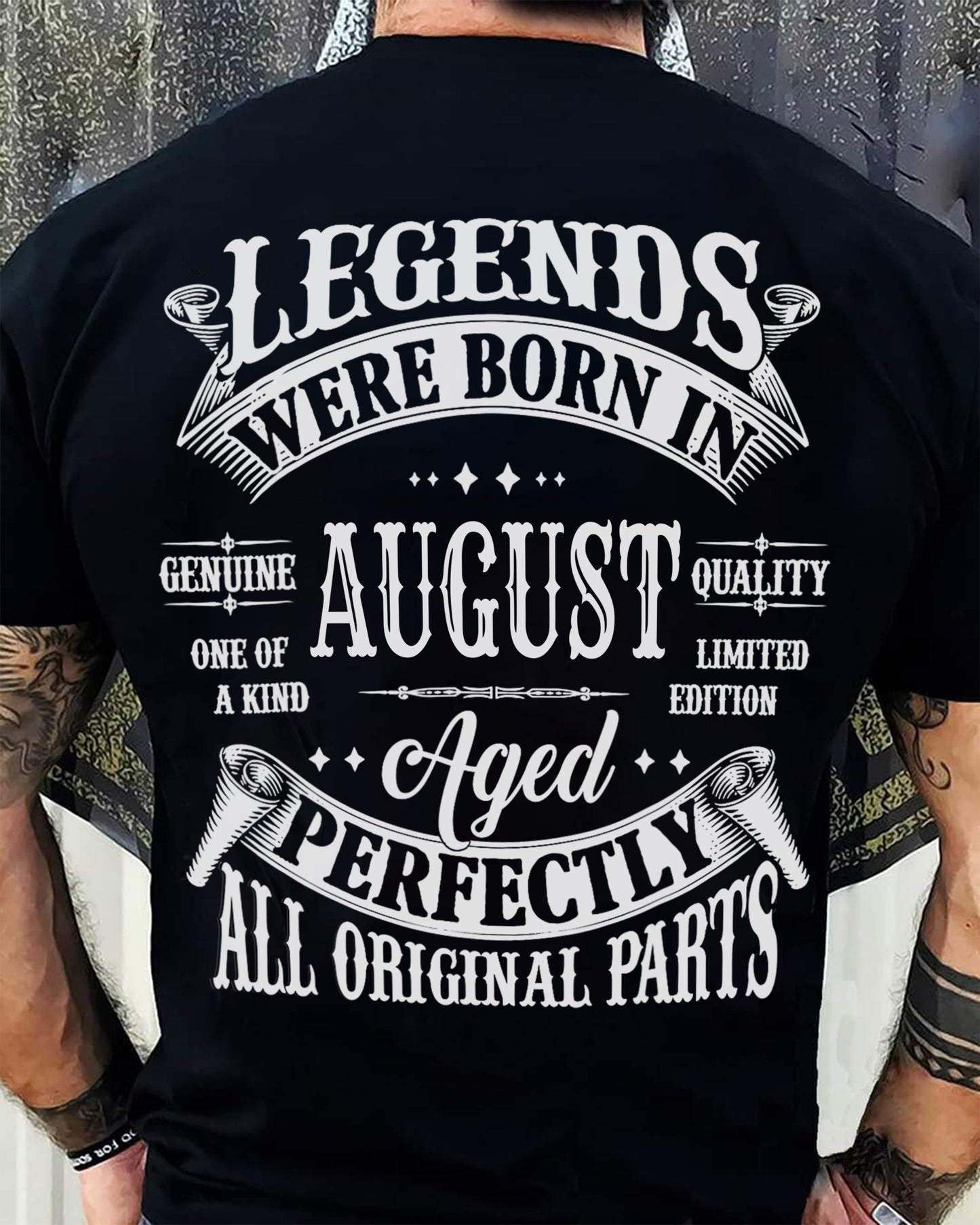LEGENDS WERE BORN IN AUGUST - T-SHIRT FOR MAN - DOAN08 (SKU08-37-08)