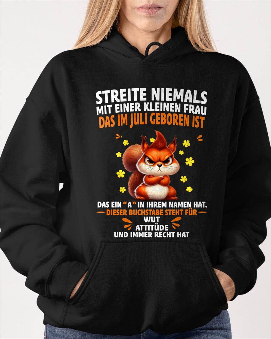 "Kleine Frau mit Attitüde" – T-Shirt für Frauen – TIEN07 (SKU2606-250-07)