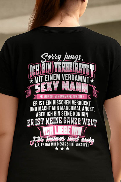 "Sorry Jungs, Ich Bin Verheiratet Mit Einem Verdammt Sexy Mann" – Ehefrau T-Shirt Von Meinem Ehemann – TIEN11 (SKU2606-118-11)
