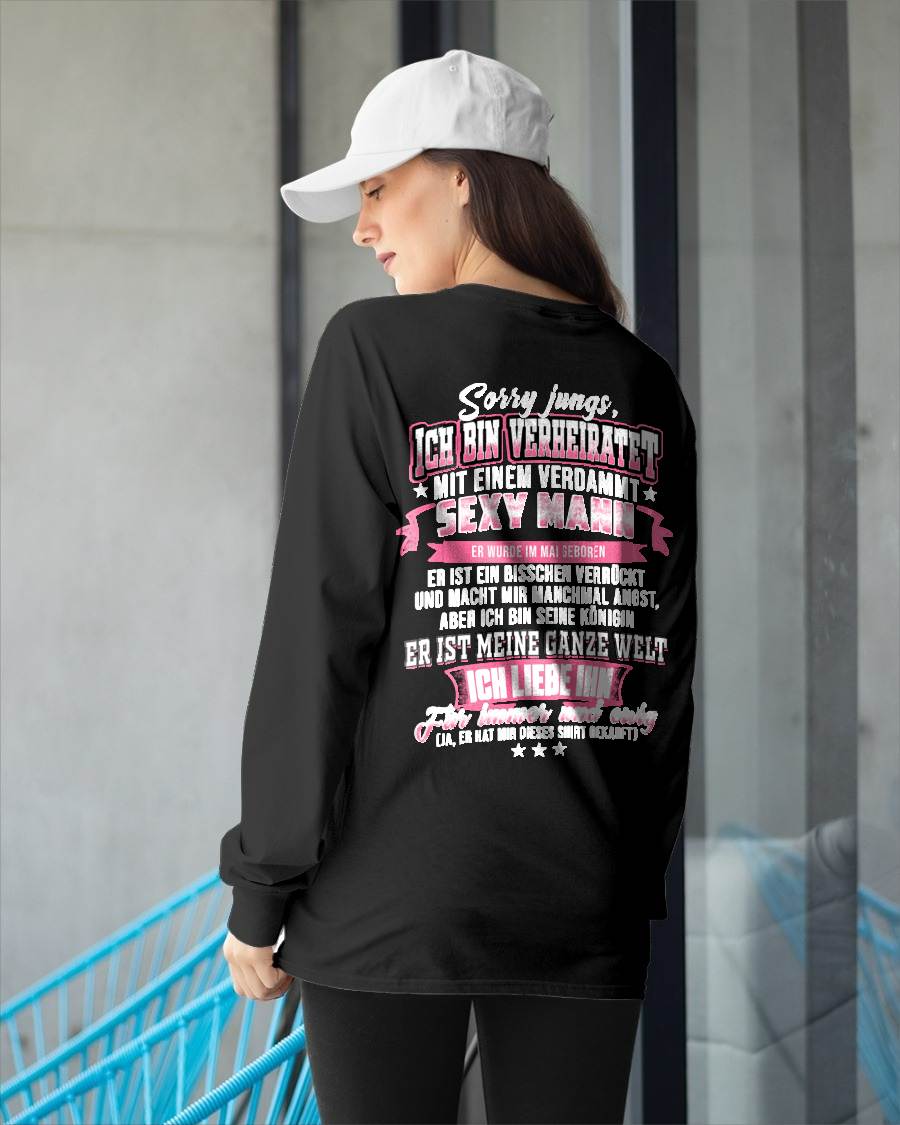 "Sorry Jungs, Ich Bin Verheiratet Mit Einem Verdammt Sexy Mann" – Ehefrau T-Shirt Von Meinem Ehemann – TIEN05 (SKU2606-118-05)