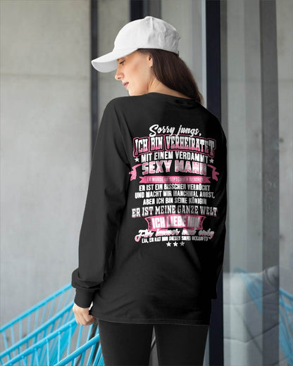 "Sorry Jungs, Ich Bin Verheiratet Mit Einem Verdammt Sexy Mann" – Ehefrau T-Shirt Von Meinem Ehemann – TIEN09 (SKU2606-118-09)