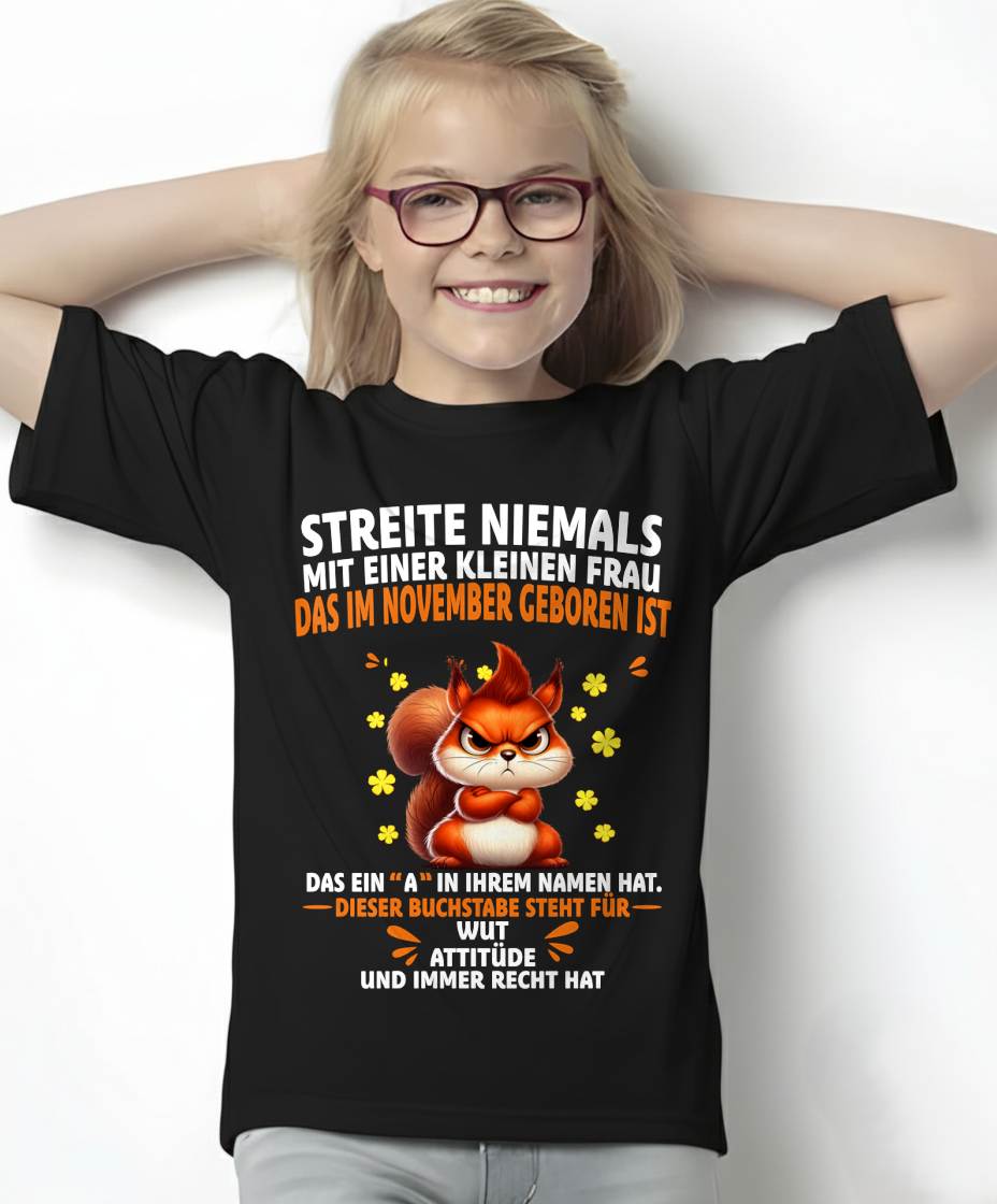 "Kleine Frau mit Attitüde" – T-Shirt für Frauen – TIEN11 (SKU2606-250-11)