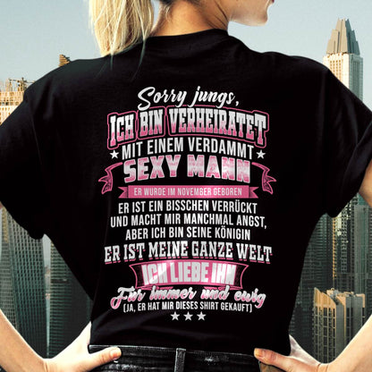"Sorry Jungs, Ich Bin Verheiratet Mit Einem Verdammt Sexy Mann" – Ehefrau T-Shirt Von Meinem Ehemann – TIEN11 (SKU2606-118-11)