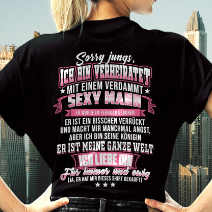 "Sorry Jungs, Ich Bin Verheiratet Mit Einem Verdammt Sexy Mann" – Ehefrau T-Shirt Von Meinem Ehemann – TIEN02 (SKU2606-118-02)
