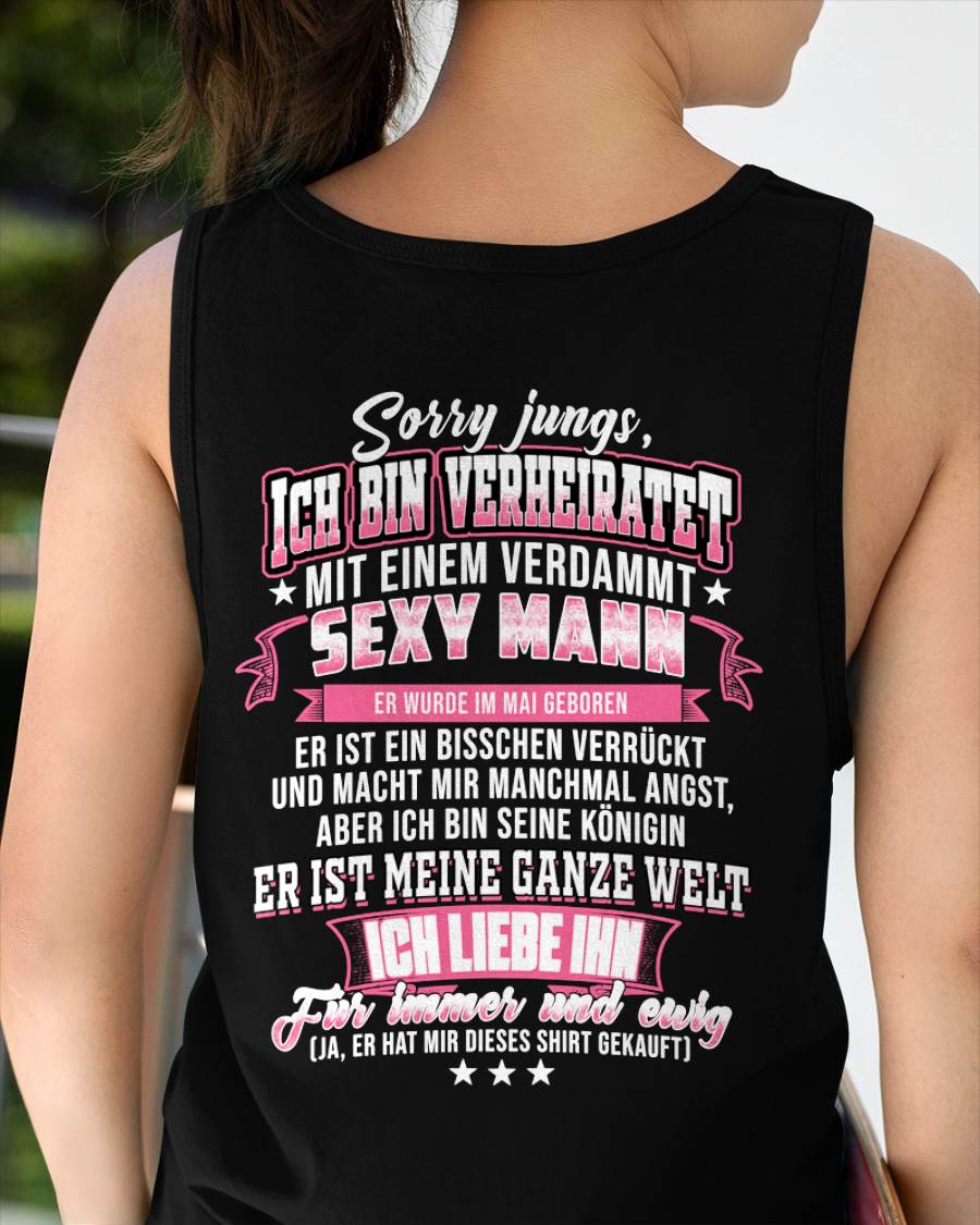 "Sorry Jungs, Ich Bin Verheiratet Mit Einem Verdammt Sexy Mann" – Ehefrau T-Shirt Von Meinem Ehemann – TIEN05 (SKU2606-118-05)