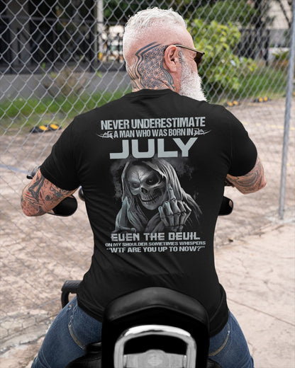JULY - NEVER UNDERESTIUNDER A MAN - T-SHIRT FOR MAN - DOAN07 (SKU08-05-07)