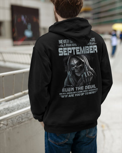 SEPTEMBER - NEVER UNDERESTIUNDER A MAN - T-SHIRT FOR MAN - DOAN09 (SKU08-05-09)