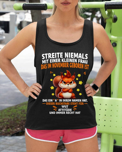 "Kleine Frau mit Attitüde" – T-Shirt für Frauen – TIEN11 (SKU2606-250-11)