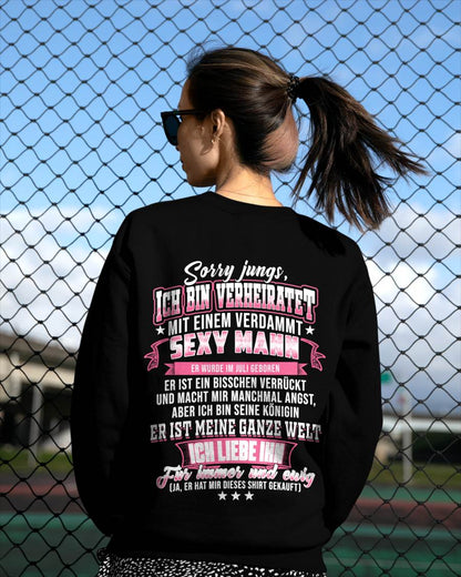 "Sorry Jungs, Ich Bin Verheiratet Mit Einem Verdammt Sexy Mann" – Ehefrau T-Shirt Von Meinem Ehemann – TIEN07 (SKU2606-118-07)