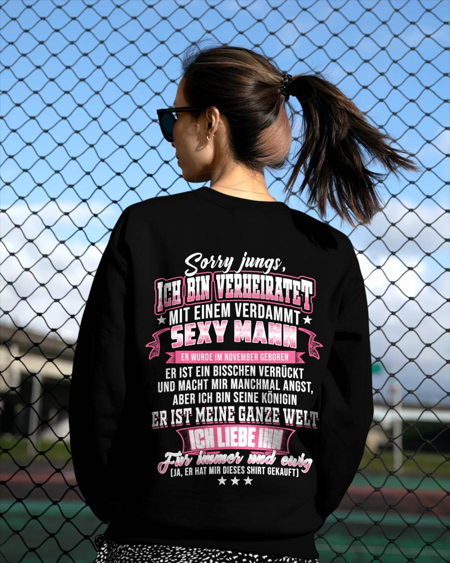 "Sorry Jungs, Ich Bin Verheiratet Mit Einem Verdammt Sexy Mann" – Ehefrau T-Shirt Von Meinem Ehemann – TIEN11 (SKU2606-118-11)