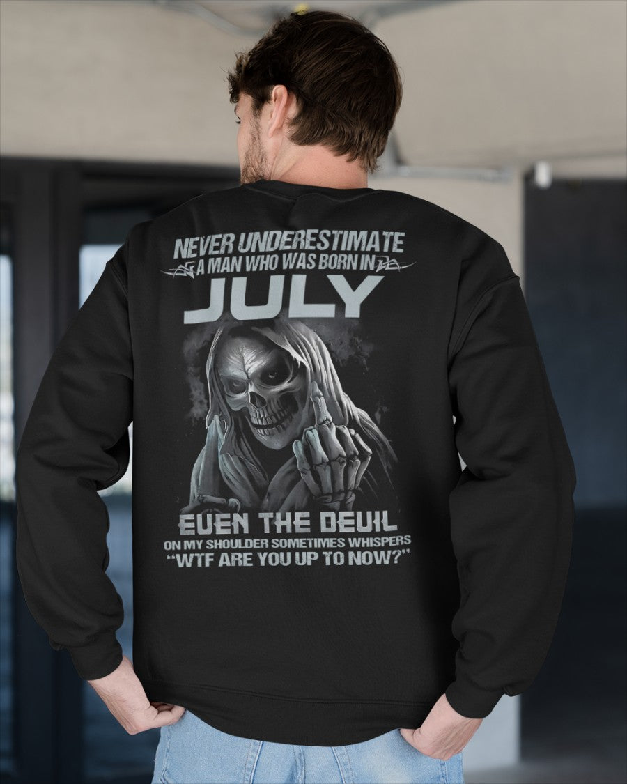 JULY - NEVER UNDERESTIUNDER A MAN - T-SHIRT FOR MAN - DOAN07 (SKU08-05-07)
