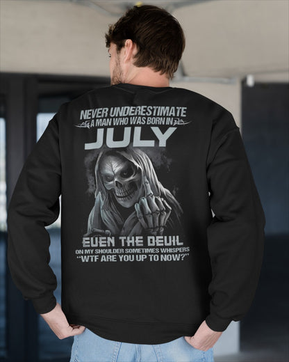 JULY - NEVER UNDERESTIUNDER A MAN - T-SHIRT FOR MAN - DOAN07 (SKU08-05-07)