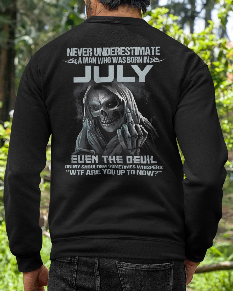 JULY - NEVER UNDERESTIUNDER A MAN - T-SHIRT FOR MAN - DOAN07 (SKU08-05-07)