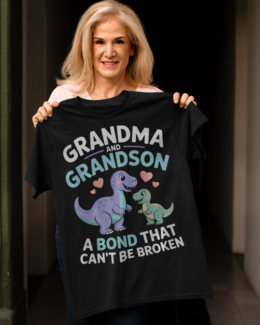 GRANDMA AND GRANDSON A BOND THAT CAN'T BE BROKEN DINOSAUR UNISEX T-SHIRT TIEN00 (SKU-GMS4)